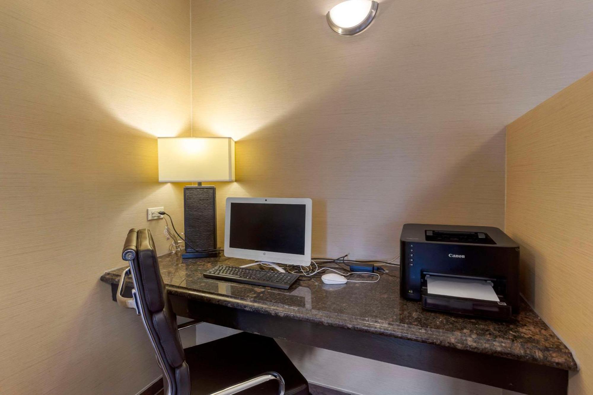 Comfort Inn Hobart-Merrillville I-65 Bagian luar foto